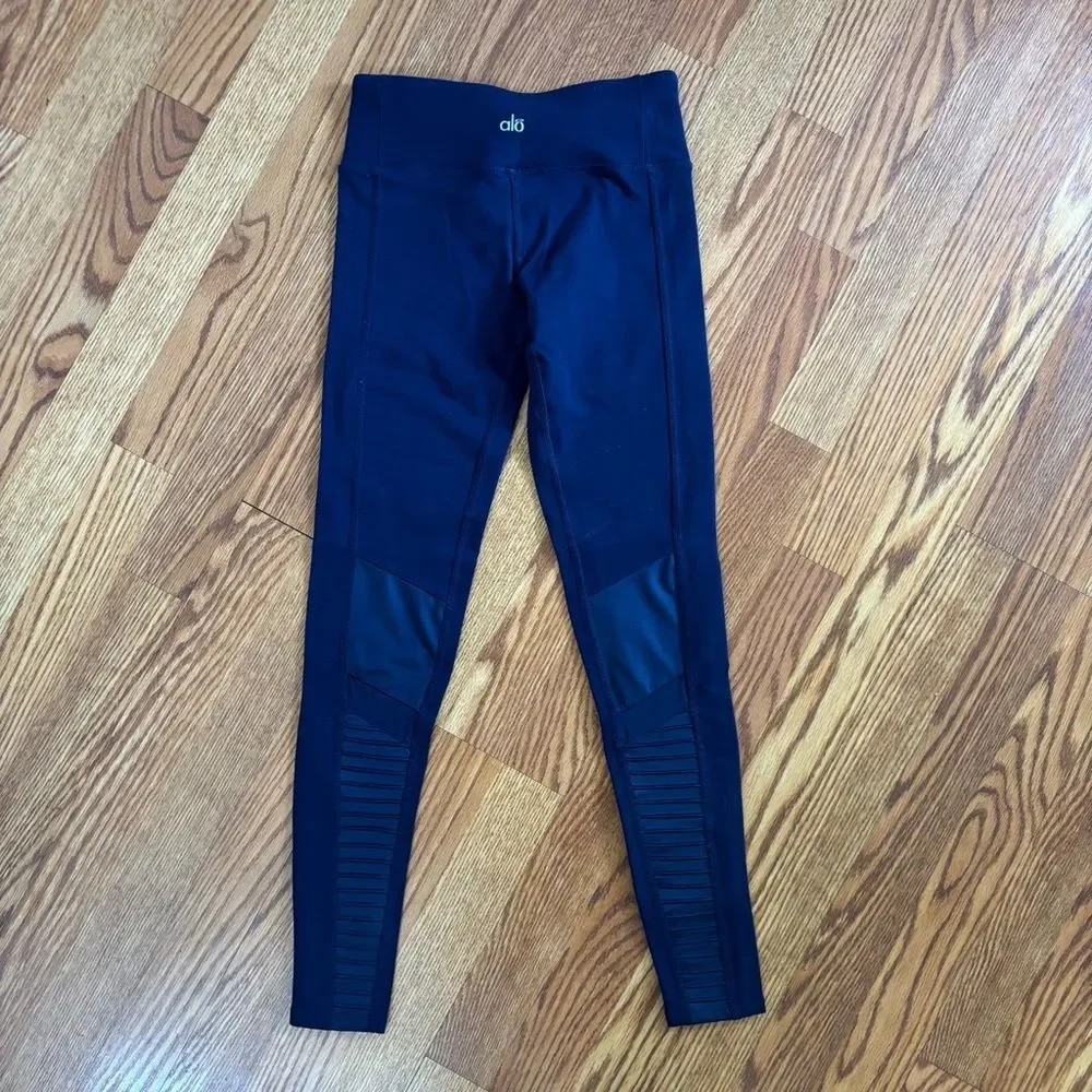 Alo Yoga Moto Leggings in Rich Navy Size XS